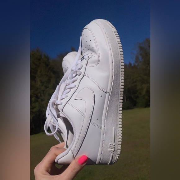 Nike Air Force 1 Size 9 All White Has minimal wear shown needs good cleaning - Picture 13 of 16